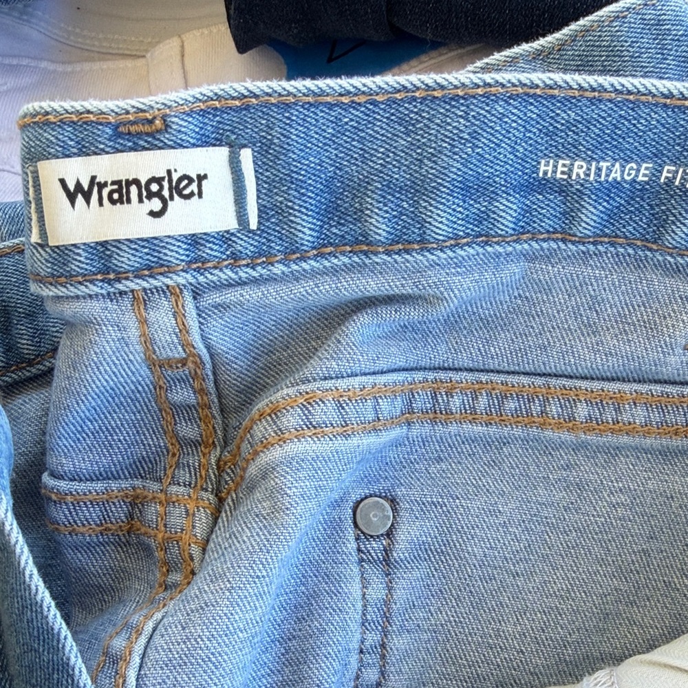 Wrangler Heritage Fit Light Blue Denim